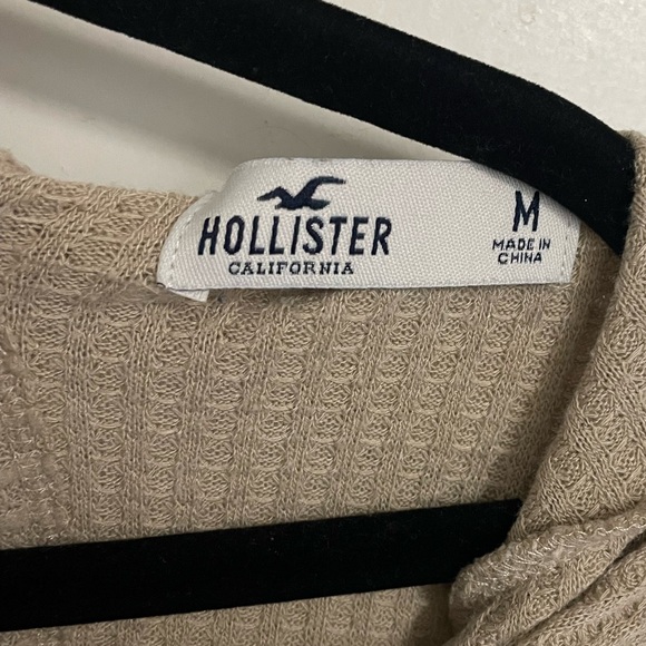 Women's Hollister Sweater. Size Medium. Adjustable Crop. - Picture 7 of 7